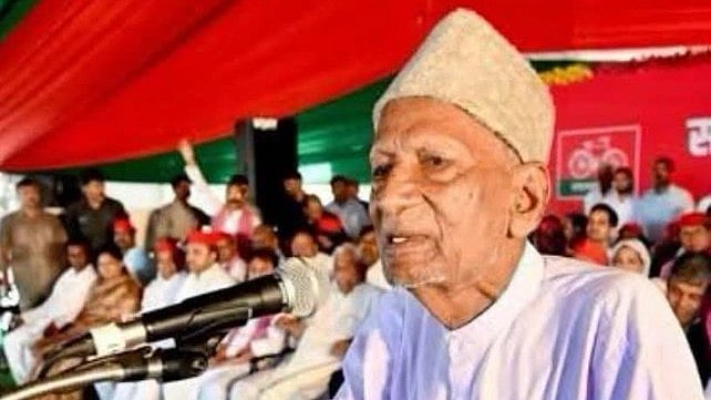سماجوادی پارٹی کے سینئر رکن اسمبلی عالم بدیع 90 برس کی عمر میں انتقال کر گئے، اکھلیش یادو کا اظہار افسوس