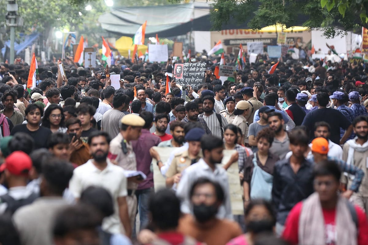سونم وانگچک اسپتال میں، پھر بھی جنتر منتر پر ’پارلیمنٹ مارچ‘ کے لیے جمع ہوئی زبردست بھیڑ