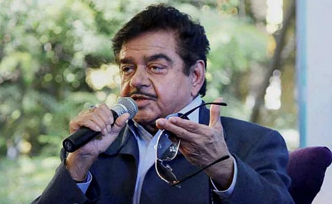 راہل گاندھی کی تقریر حقائق پر مبنی تھی، انہیں اپنی بات مکمل کرنے کا موقع دیا جانا چاہیے تھا: شتروگھن سنہا