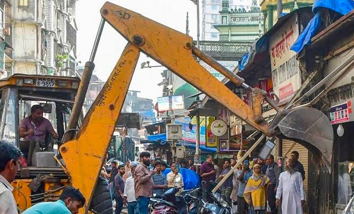 ایودھیا کے ’14 کوسی پریکرما‘ کو چوڑا کرنے کے لیے چلائی گئی مہم، کئی مکانات بلڈوزر سے منہدم