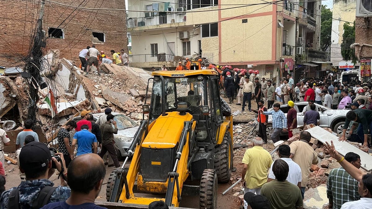 ستیہ نکیتن حادثہ کے بعد ایکشن میں ایم سی ڈی، 24 عمارتوں پر چلا بلڈوزر، 7 مکانات سیل، 35 کو نوٹس جاری