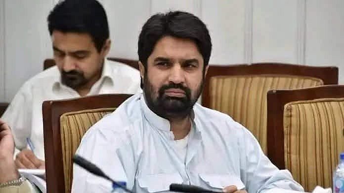 پاکستان: مسلح نقاب پوش افراد نے دن دہاڑے خیبر پختونخوا کے صوبائی وزیر کو اغوا کر لیا